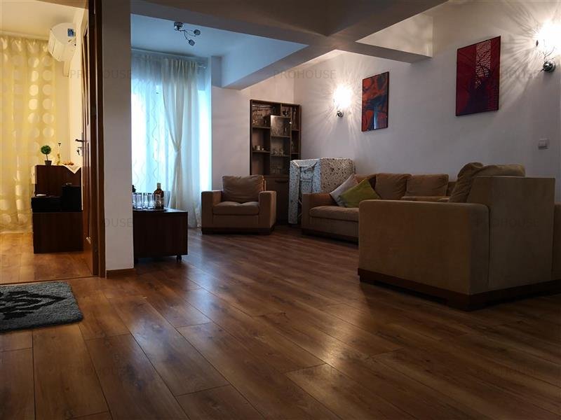 Apartament de vanzare 4 camere in Bacau, Serbanesti